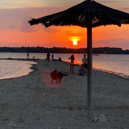 Ξενοδοχείο με διαμερίσματα Dalmacija Privlaka (Zadar)