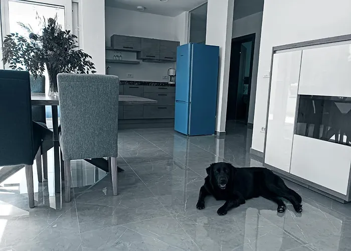 Dalmacija Aparthotel 4*