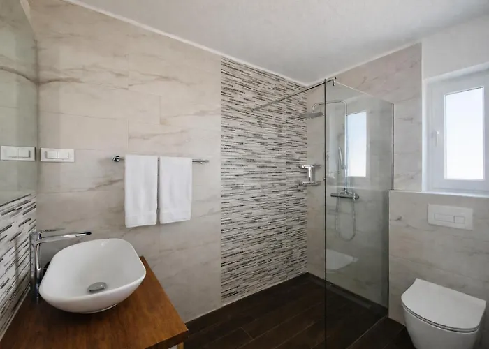 Dalmacija Aparthotel 4*